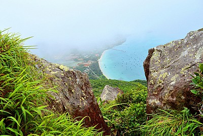 Có Một Côn Đảo Đẹp Rực Rỡ Nhìn Từ Đỉnh Núi Yên Ngựa Có Một Côn Đảo Đẹp Rực Rỡ Nhìn Từ Đỉnh Núi Yên Ngựa