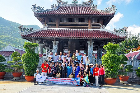 Đi lễ Cô Sáu tại Nghĩa trang Hàng Dương | 3 Ngày 2 Đêm từ Hà Nội