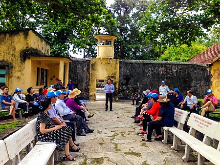 Đi lễ Cô Sáu tại Nghĩa trang Hàng Dương | 3 Ngày 2 Đêm từ Hà Nội