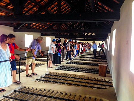 Đi lễ Cô Sáu tại Nghĩa trang Hàng Dương | 3 Ngày 2 Đêm từ Hà Nội