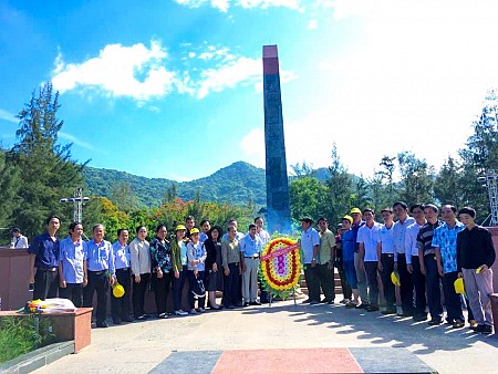 Đi lễ Cô Sáu tại Nghĩa trang Hàng Dương | 3 Ngày 2 Đêm từ Hà Nội