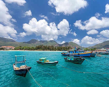 Hành Trình Tâm Linh 3 Ngày 2 Đêm | Cảng Bến Đầm - Bãi Nhát - Chùa Núi Một - Dinh chúa Đảo - Nghĩa trang Hàng Dương - Miếu cậu - Bãi Đầm Trầu