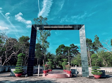 Trại tù Phú Sơn, Phú Hải - Nghĩa trang Hàng Dương - Miếu bà Phi Yến - Miếu Cậu - Bãi Đầm Trầu Dịp 30/4/2025 (VCD31)