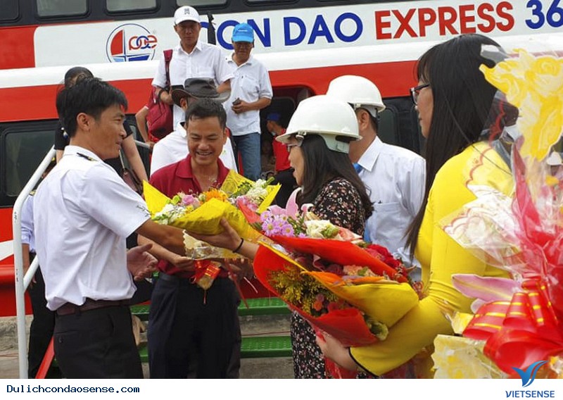 Express 36 sẽ phải tăng cường tàu và các chuyến đi để phục vụ cho Lữ khách
tham gia Chương trình Côn Đảo. - Ảnh 2 Express 36 sẽ phải tăng cường tàu và các chuyến đi để phục vụ cho Lữ khách
tham gia Chương trình Côn Đảo. - Ảnh 2