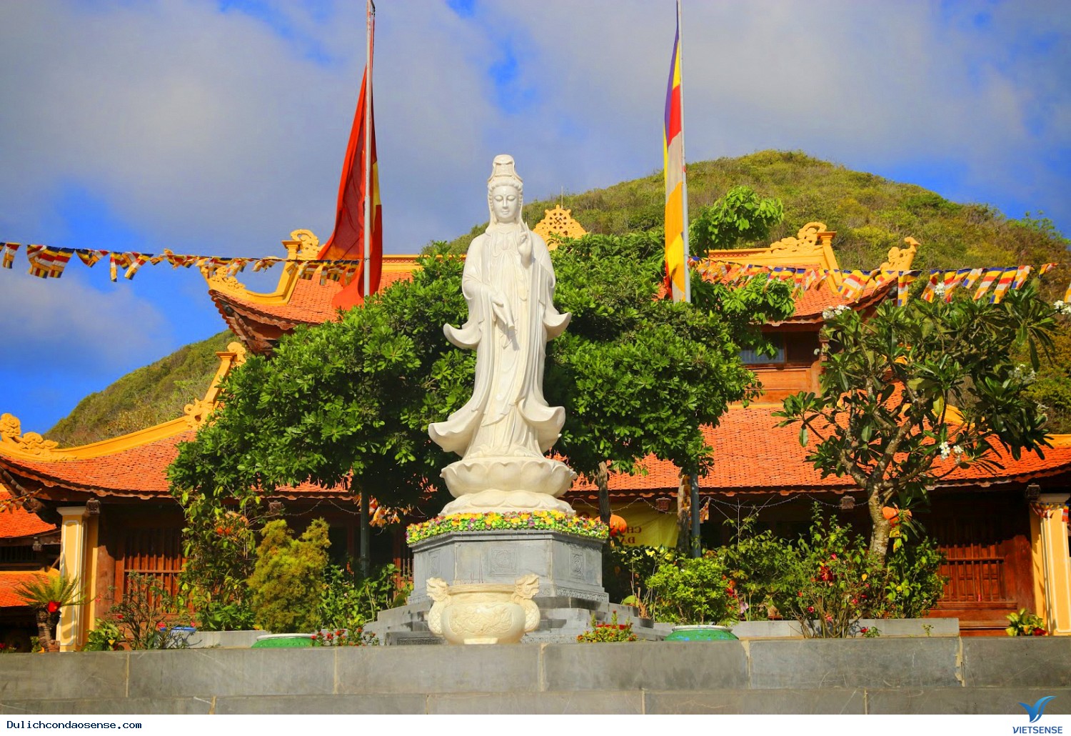 Khổ sai tù nhân xây dựng công trình