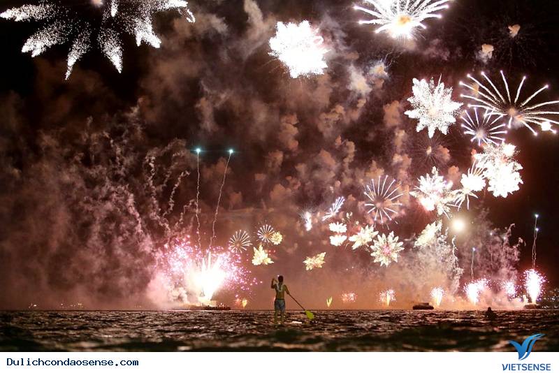 Chùm ảnh pháo hoa trên biển tuyệt đẹp Chùm ảnh pháo hoa trên biển tuyệt đẹp