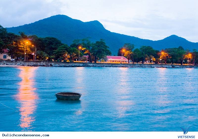 Thăm quan Côn Đảo hút khách trong dịp hè 2025 - Ảnh 3