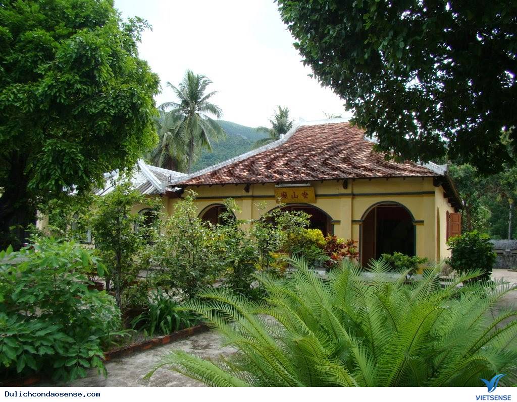 Viếng đền thờ bà Phi Yến Viếng đền thờ bà Phi Yến