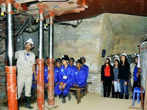 Những chương trình độc lạ hút khách Tây ở Việt Nam - Ảnh 1