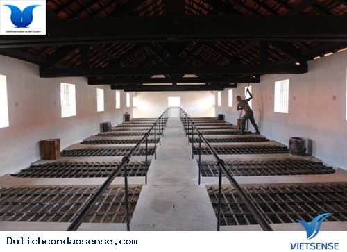 Tham quan nhà tù Côn Đảo