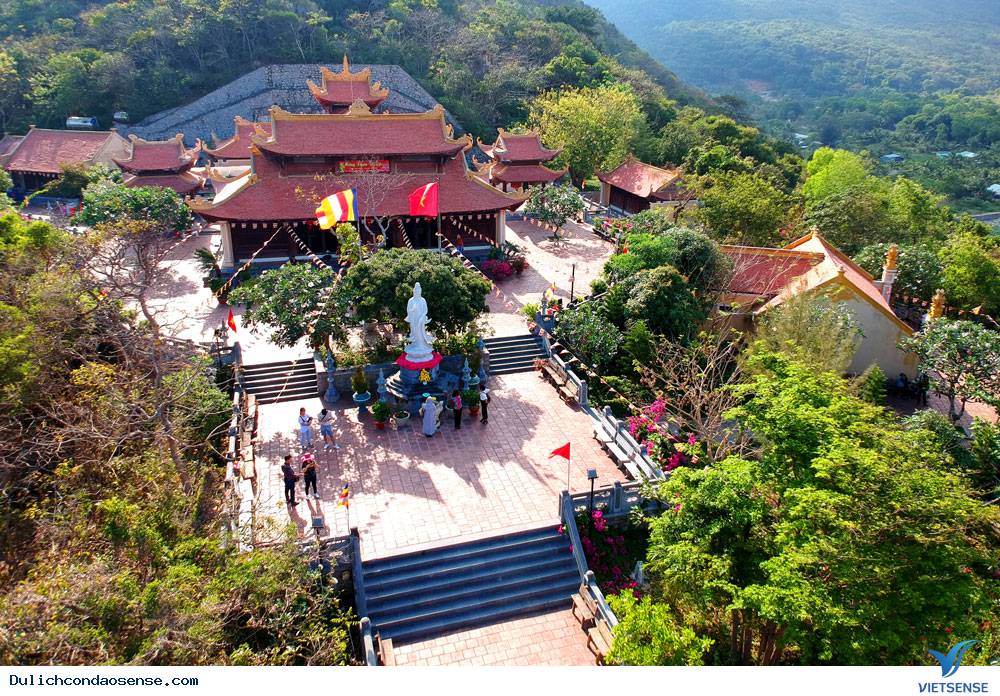 Ngày thứ 2: Tham quan, viếng các di tích lịch sử và địa điểm tâm linh khác.