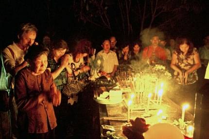 du lịch côn đảo, đêm đến thăm mộ chị sáu